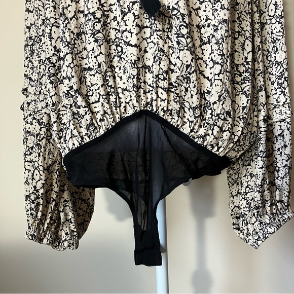 Intimately Free People “All Tucks" Floral Printed Oversized Bodysuit size Medium - Picture 8 of 12